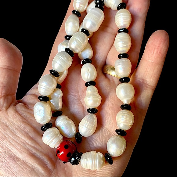 GENUINE BAROQUE PEARL Necklace Red Ladybug - Picture 3 of 7